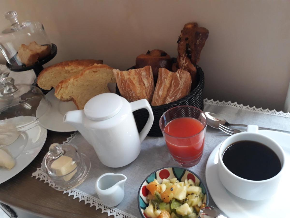 Couette-café La Cour Carree 2*